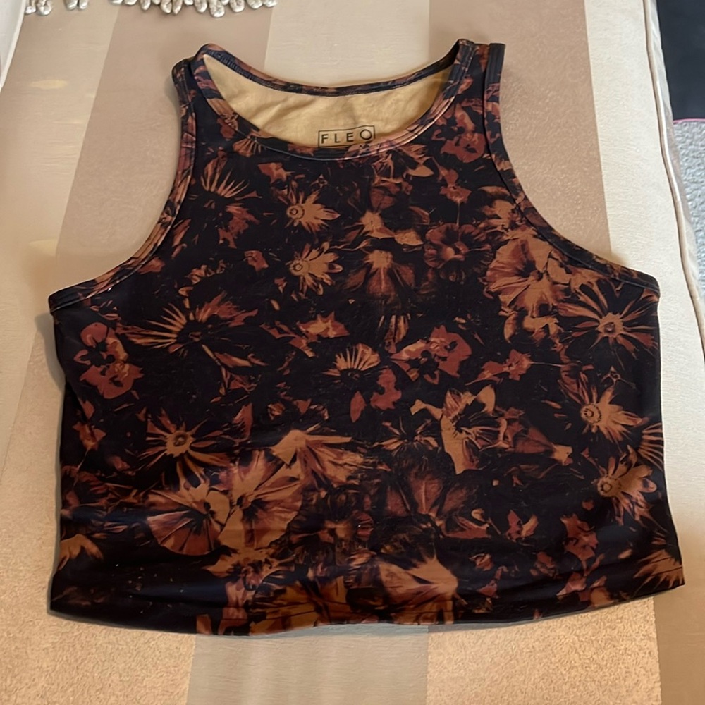 FLEO pull over tank for workouts